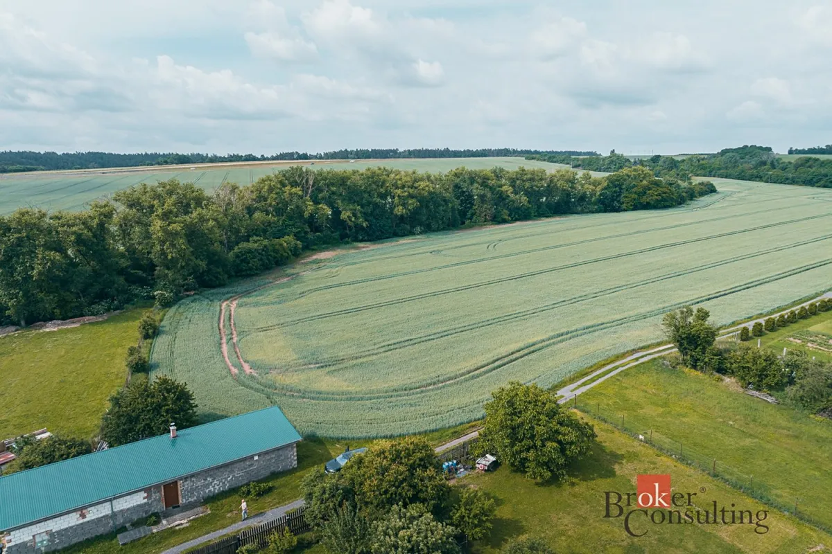 Prodej stavebního pozemku 2208 m²